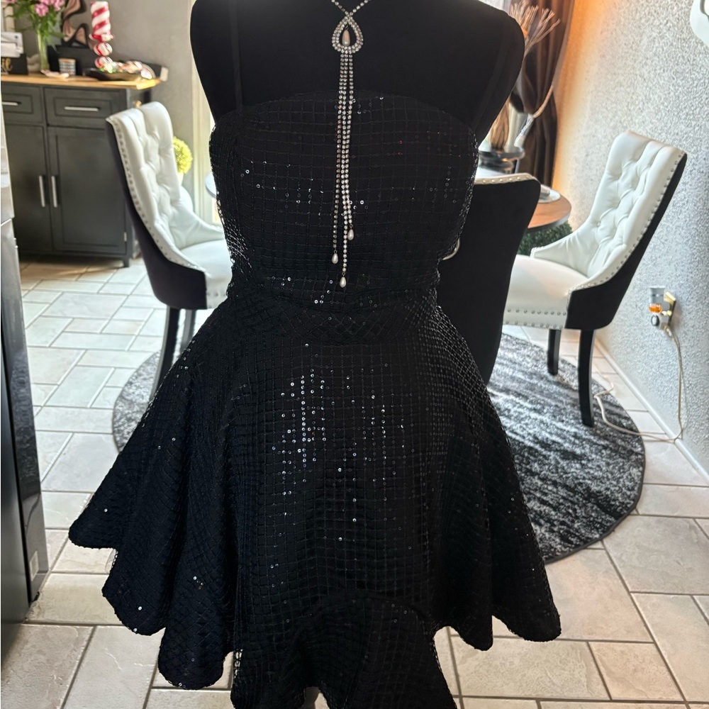 NWT Evening, wedding, cocktail dress! Black sequins shimmer in the light. Size 5